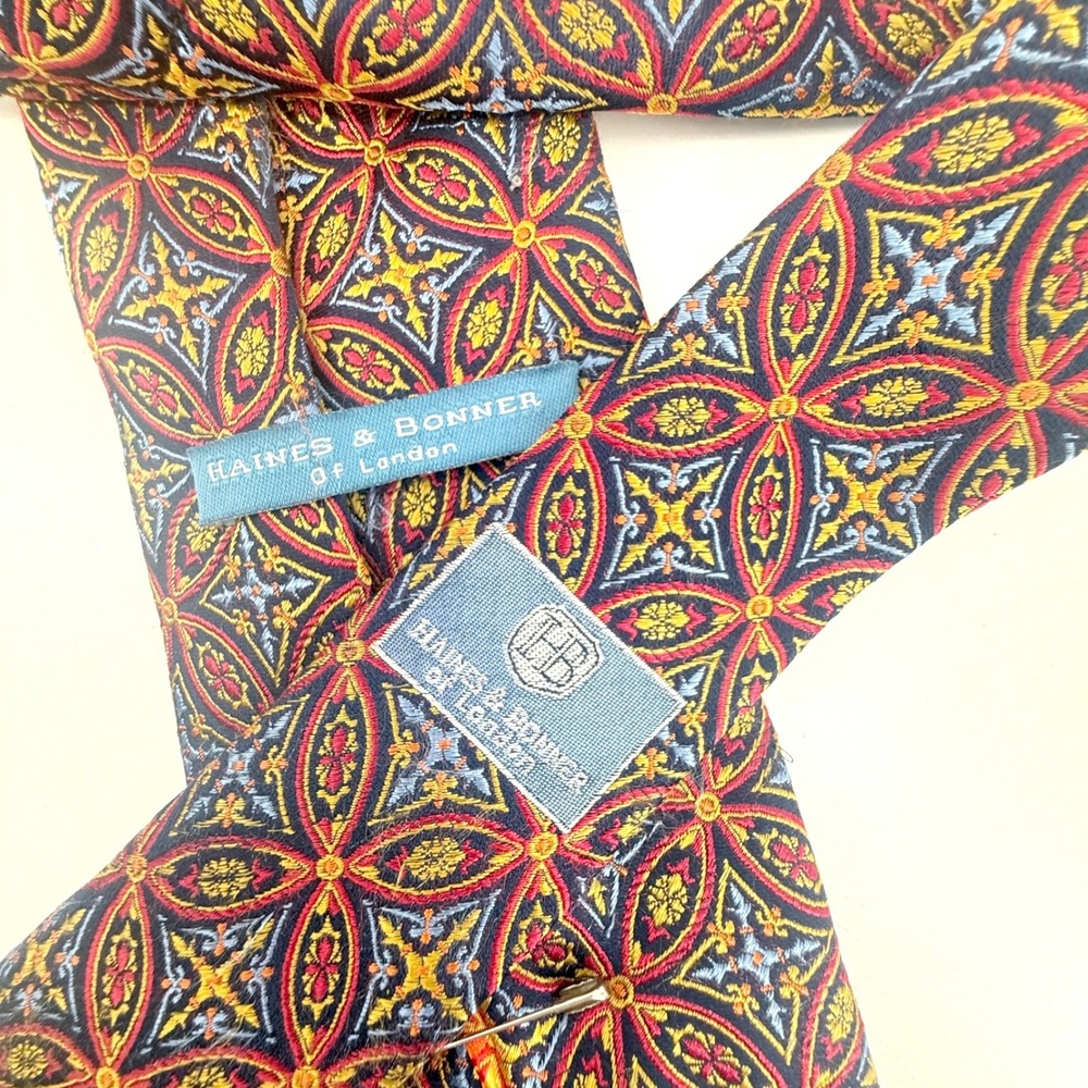 Haines & Bonner London Tie Mens OS Navy Red Gold Silk Geometric Medallion - Picture 5 of 8